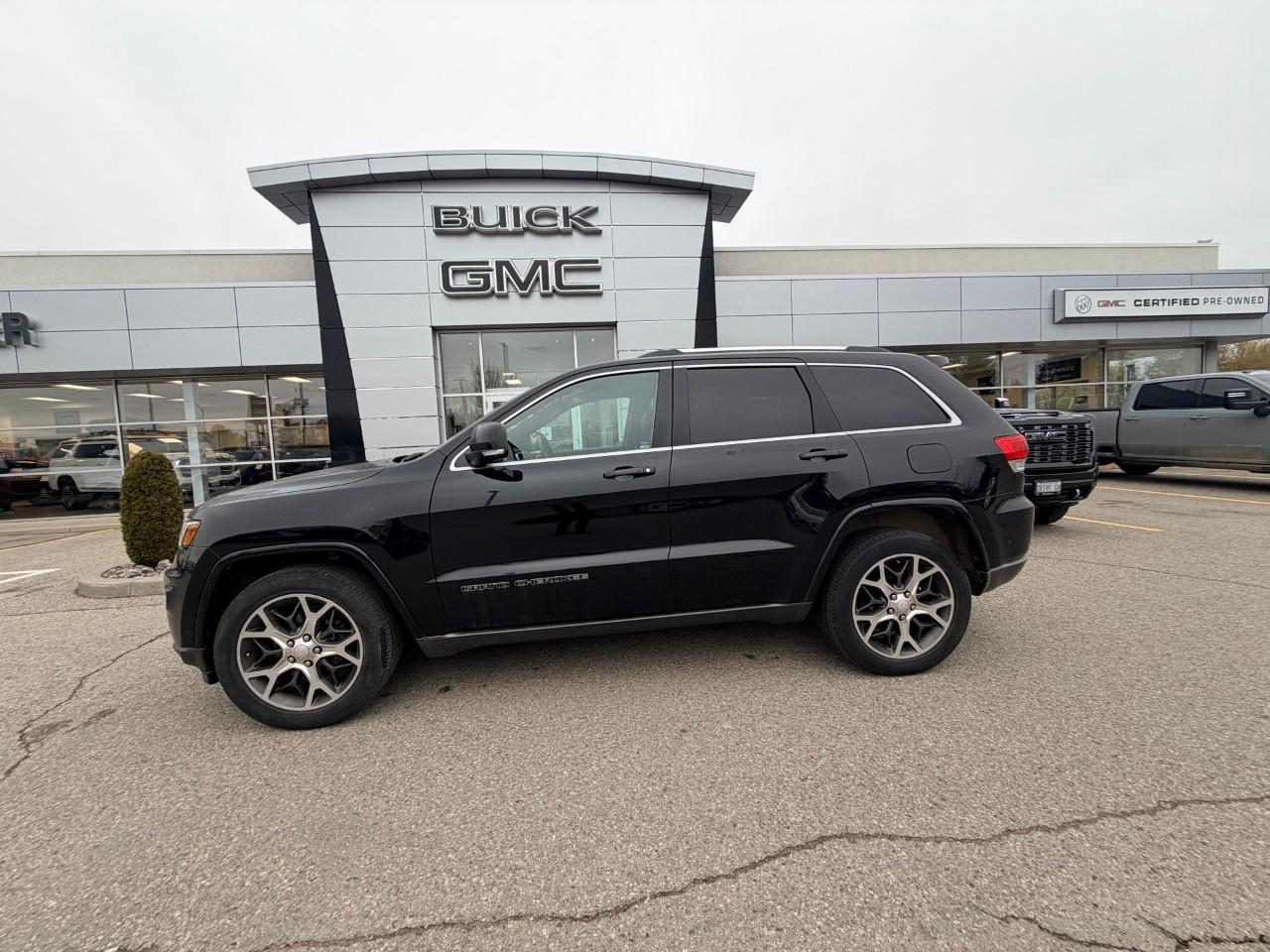 2018 Jeep Grand Cherokee Sterling Edition 4x4 *Ltd Avail* Photo2