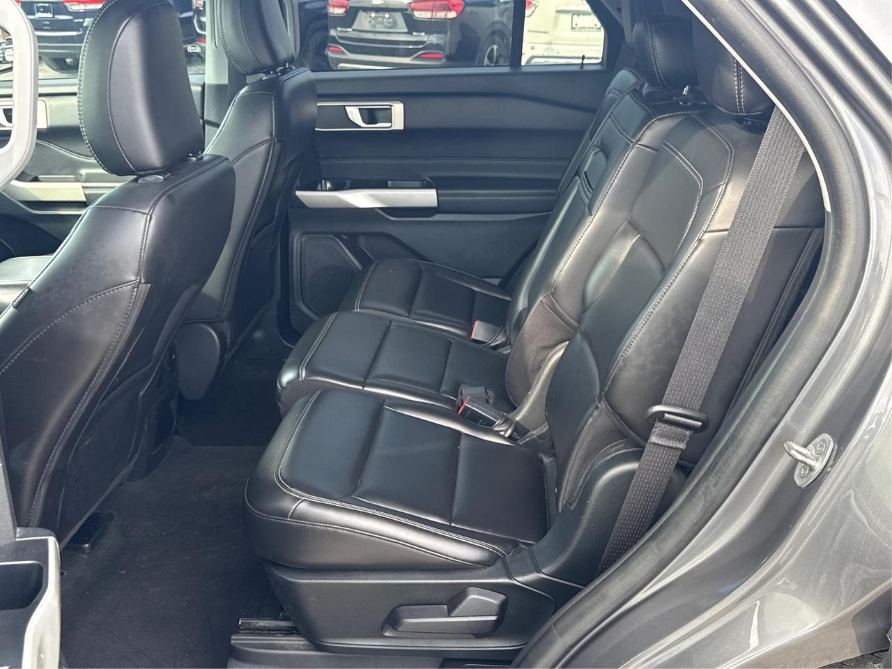 2022 Ford Explorer AWD NAV LANE ASSIST HEATED SEATS WE FINANCE ALL Photo