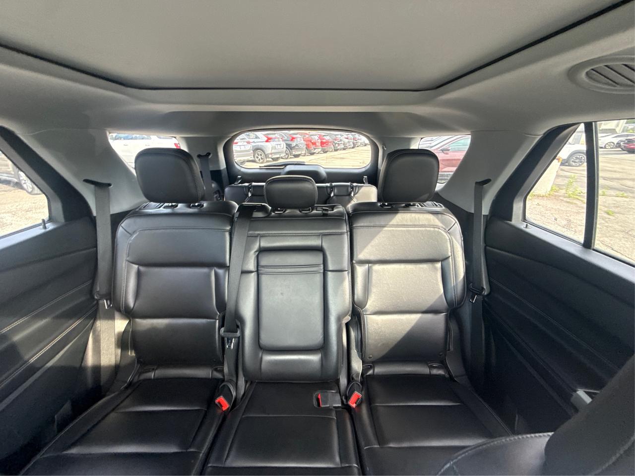 2022 Ford Explorer AWD NAV LANE ASSIST HEATED SEATS WE FINANCE ALL Photo