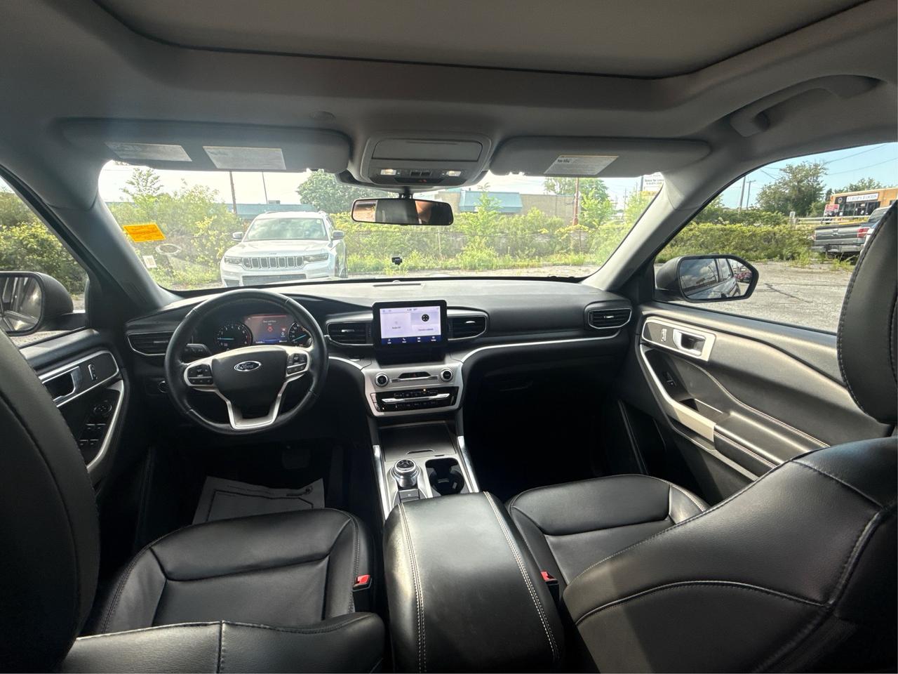 2022 Ford Explorer AWD NAV LANE ASSIST HEATED SEATS WE FINANCE ALL Photo