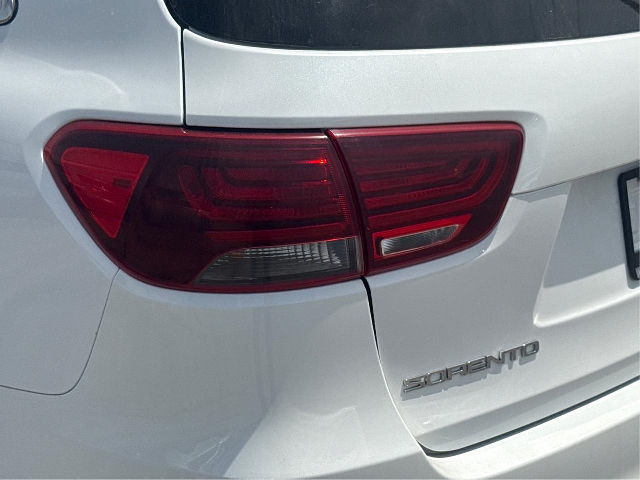 2019 Kia Sorento CERTIFIED LX AWD HEATED SEATS REAR CAM WE FINANCE Photo