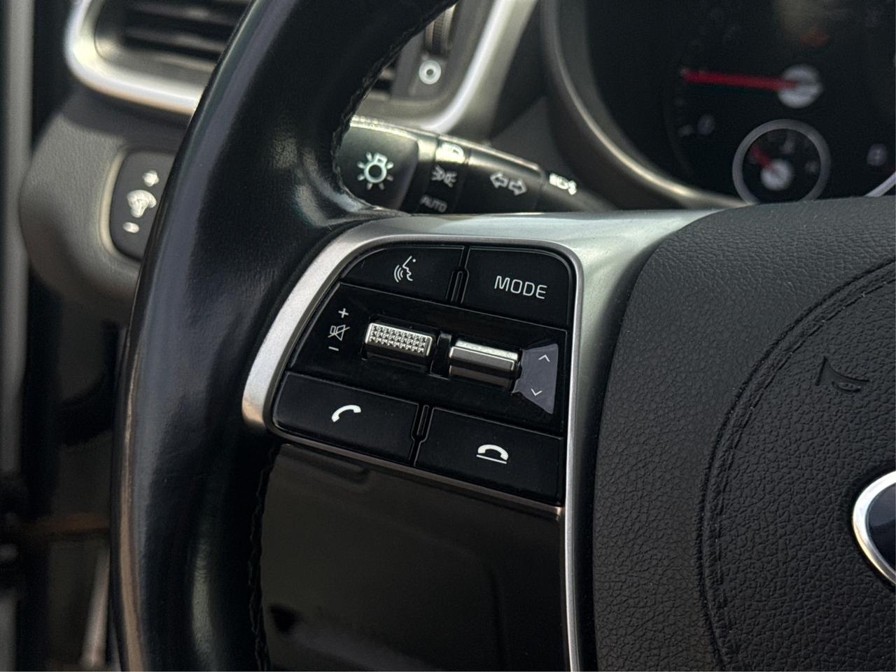 2019 Kia Sorento CERTIFIED LX AWD HEATED SEATS REAR CAM WE FINANCE Photo