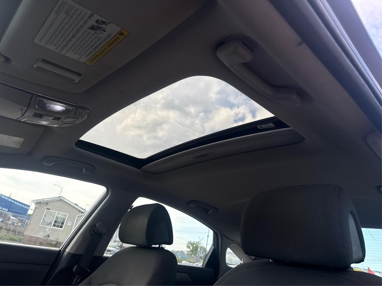 2017 Hyundai Sonata SUNROOF CLEAN MUST SEE WE FINANCE ALL CREDIT Photo
