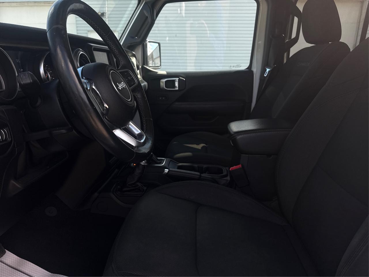 2019 Jeep WRANGLER UNLIMITED 4x4 two top Loaded CERTIFIED WE FINANCE ALL CREDIT Photo