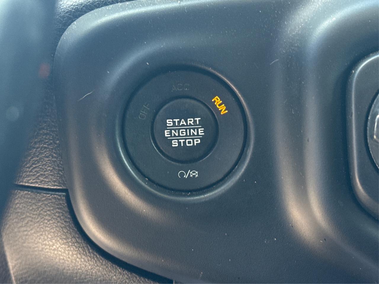 2019 Jeep WRANGLER UNLIMITED 4x4 two top Loaded CERTIFIED WE FINANCE ALL CREDIT Photo