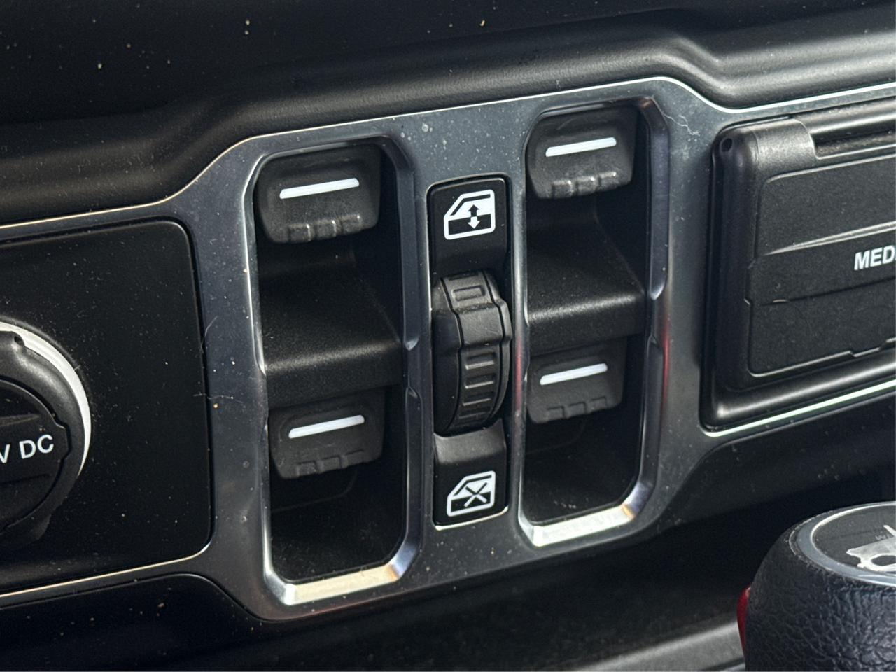 2019 Jeep WRANGLER UNLIMITED 4x4 two top Loaded CERTIFIED WE FINANCE ALL CREDIT Photo