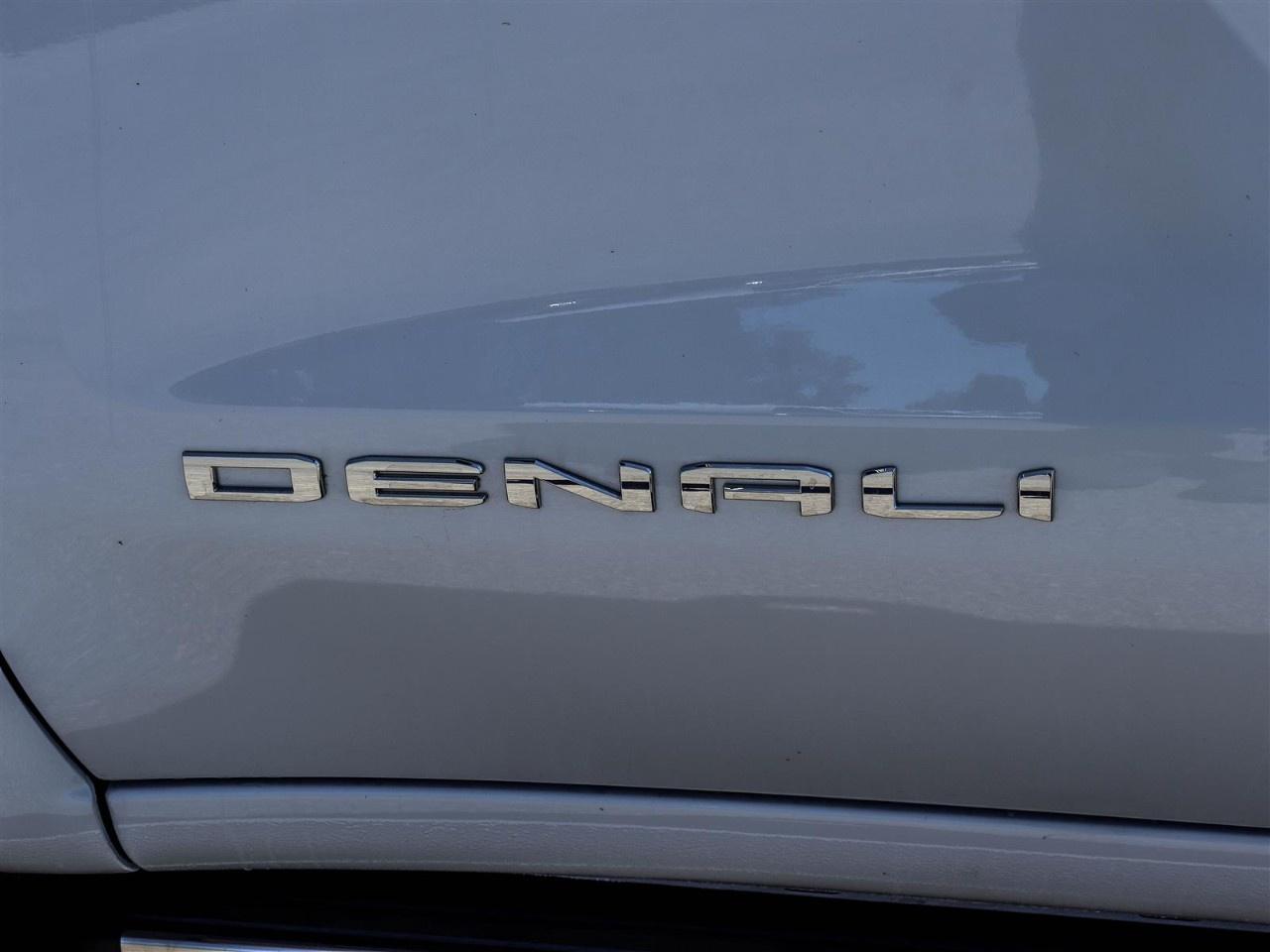 2026 GMC Sierra 1500 Crew Cab Short Box 4-Wheel Drive Denali Ultimate Photo