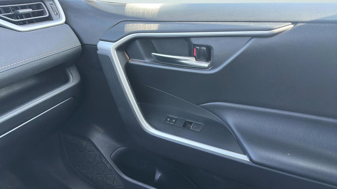 2022 Toyota RAV4 XLE AWD Photo