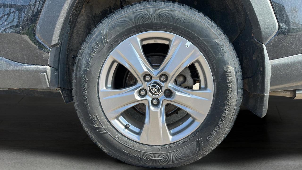 2022 Toyota RAV4 XLE AWD Photo