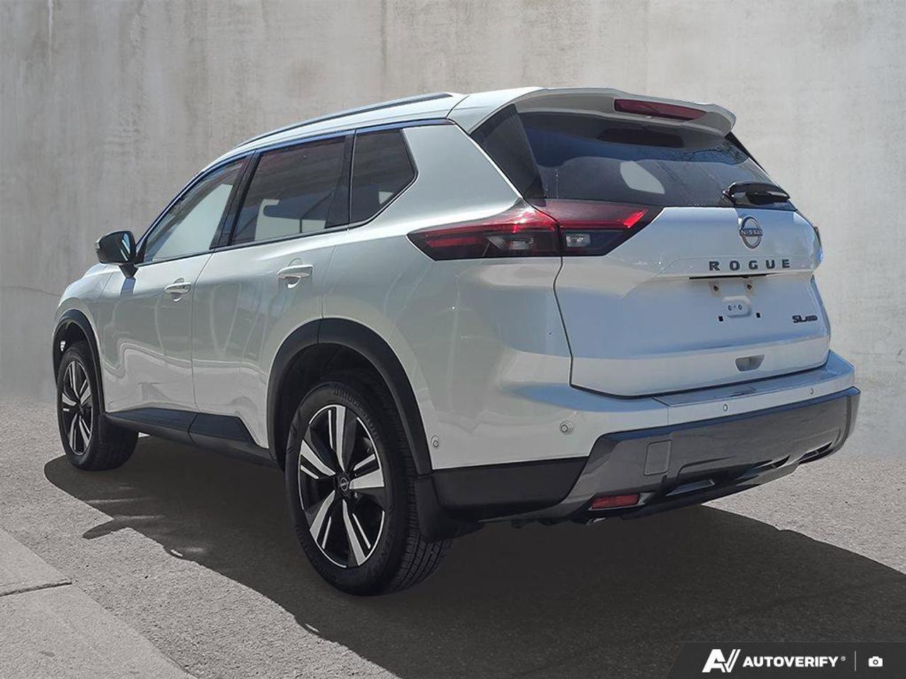 2024 Nissan Rogue SL AWD | Wireless Apple Car Play | Leather Seating | Moonroof | Photo