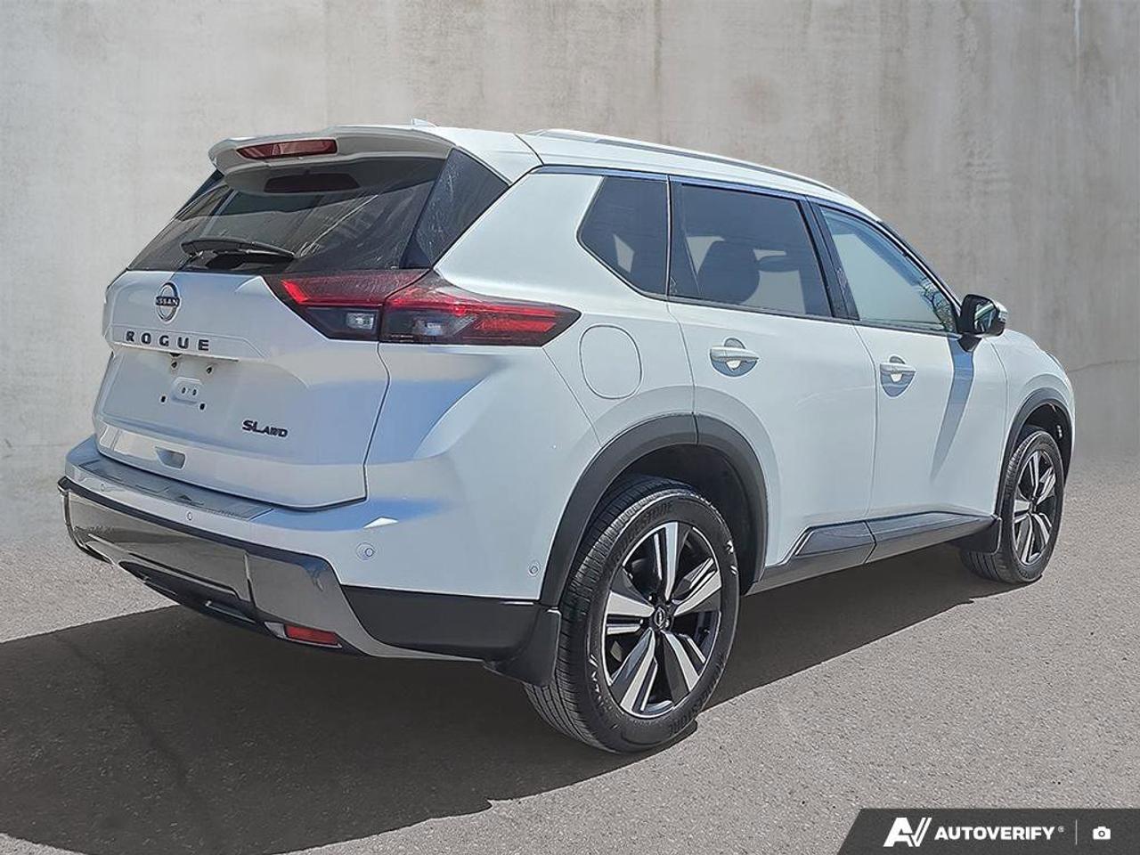 2024 Nissan Rogue SL AWD | Wireless Apple Car Play | Leather Seating | Moonroof | Photo4