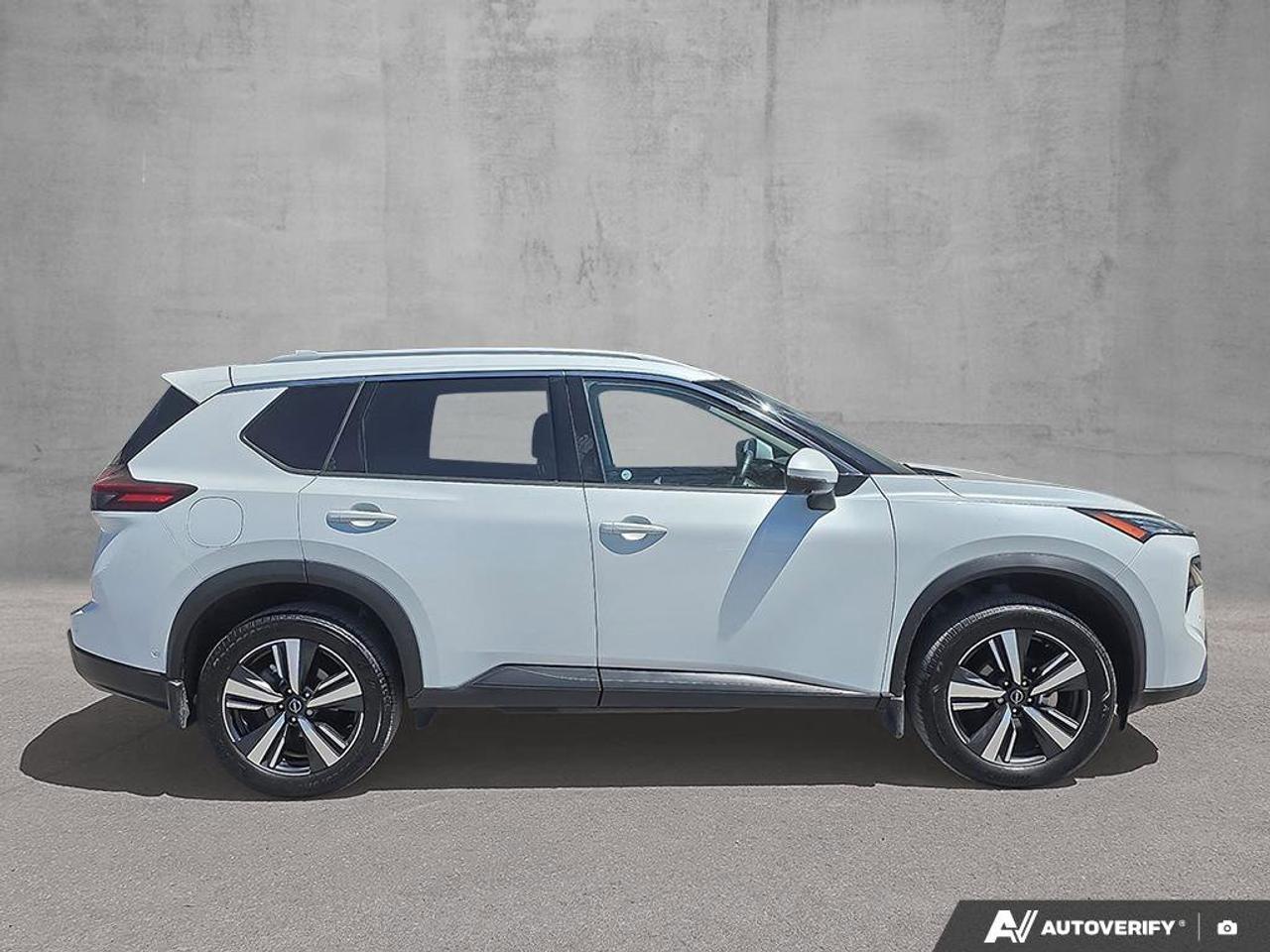 2024 Nissan Rogue SL AWD | Wireless Apple Car Play | Leather Seating | Moonroof | Photo