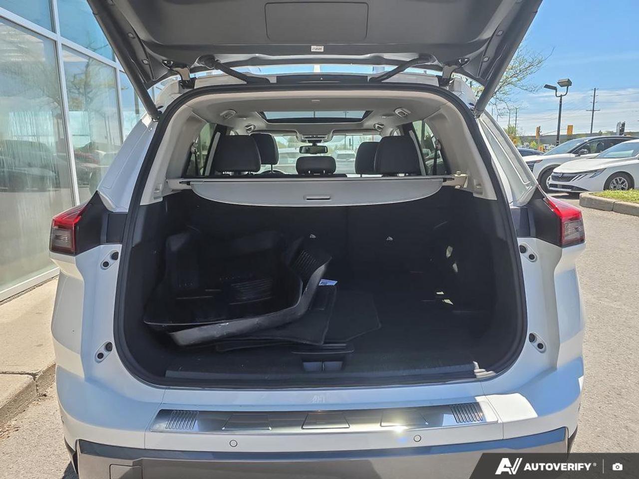 2024 Nissan Rogue SL AWD | Wireless Apple Car Play | Leather Seating | Moonroof | Photo
