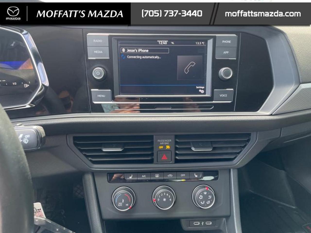 2023 Volkswagen Jetta Trendline Photo