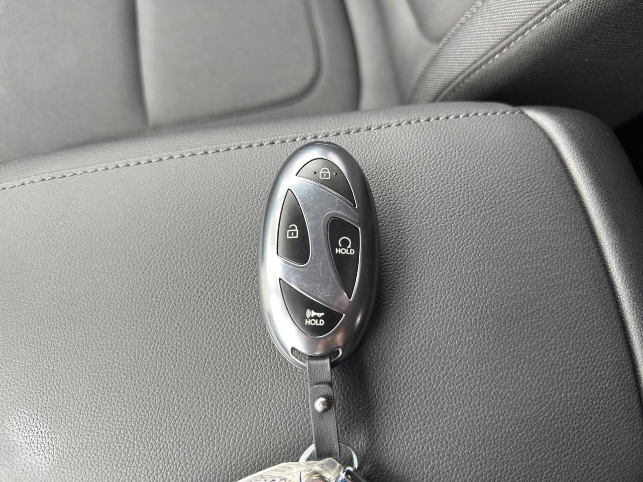 2026 Hyundai Tucson Preferred | Reverse Cam | Heated Seats Photo