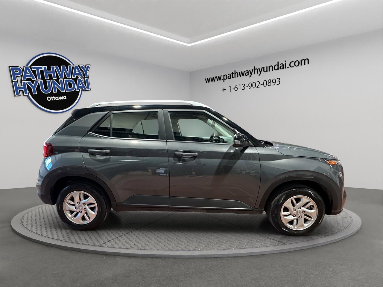 2024 Hyundai Venue Preferred | Reverse Cam | Heated Seats Photo