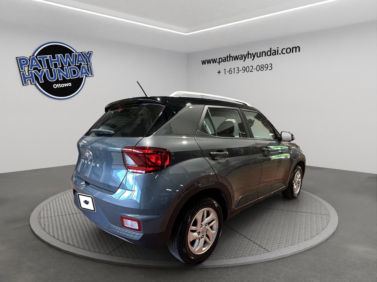 2024 Hyundai Venue Preferred | Reverse Cam | Heated Seats Photo