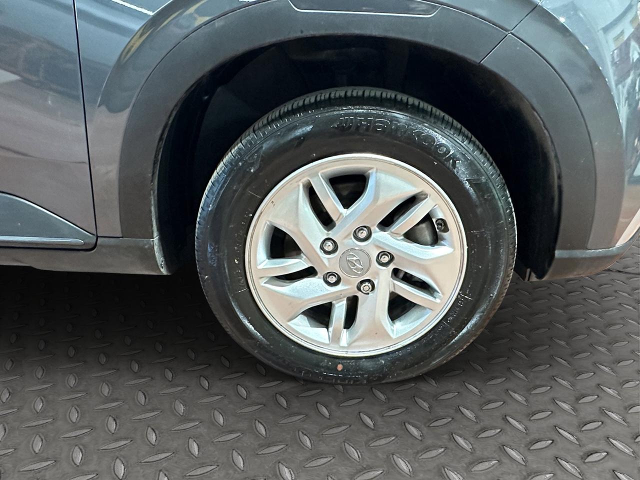 2024 Hyundai Venue Preferred | Reverse Cam | Heated Seats Photo