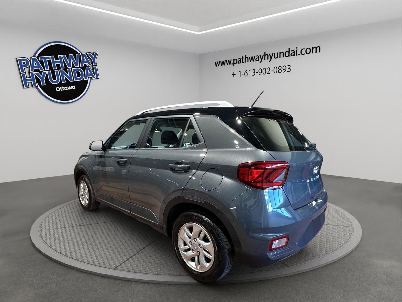 2024 Hyundai Venue Preferred | Reverse Cam | Heated Seats Photo