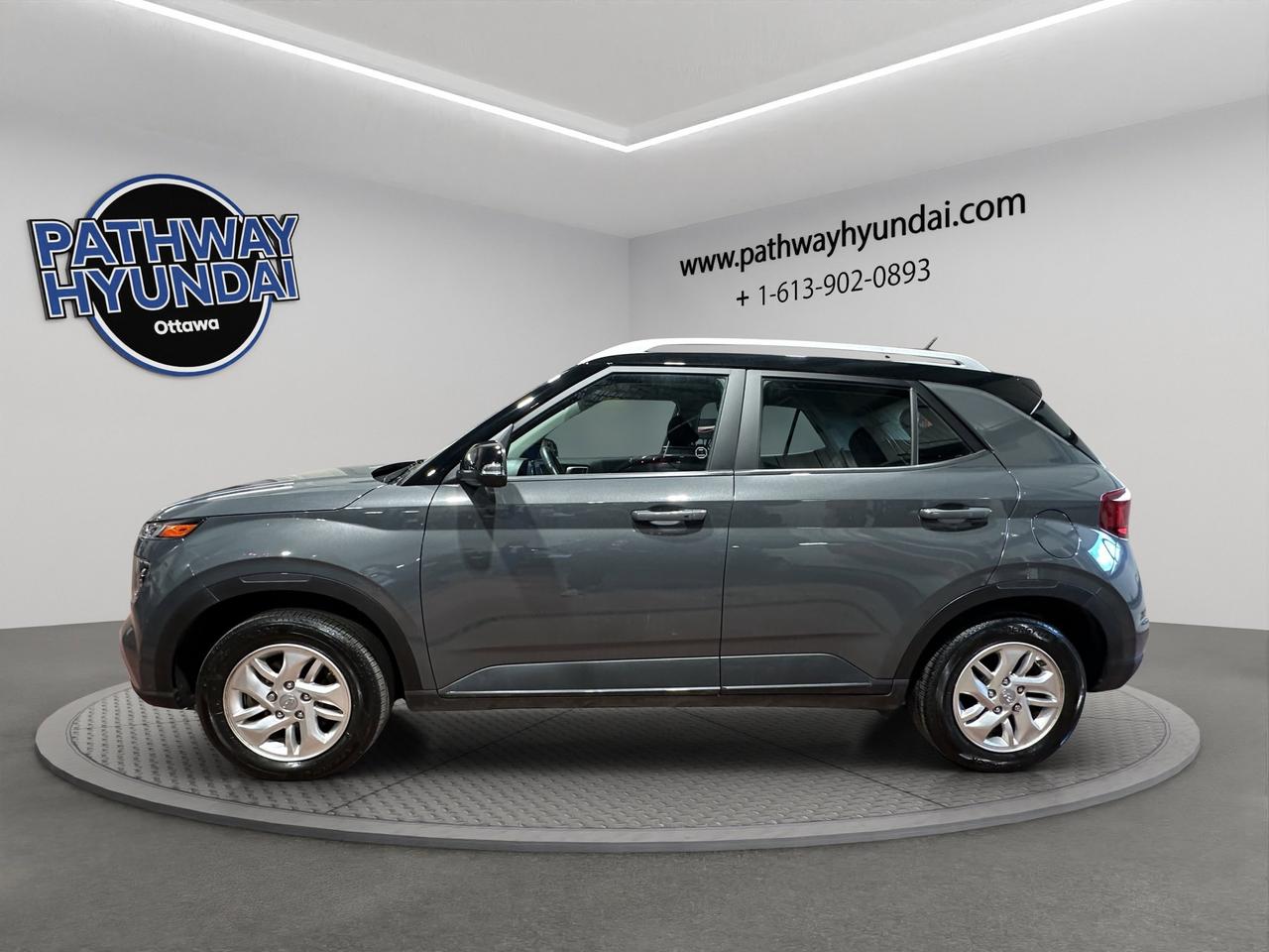 2024 Hyundai Venue Preferred | Reverse Cam | Heated Seats Photo