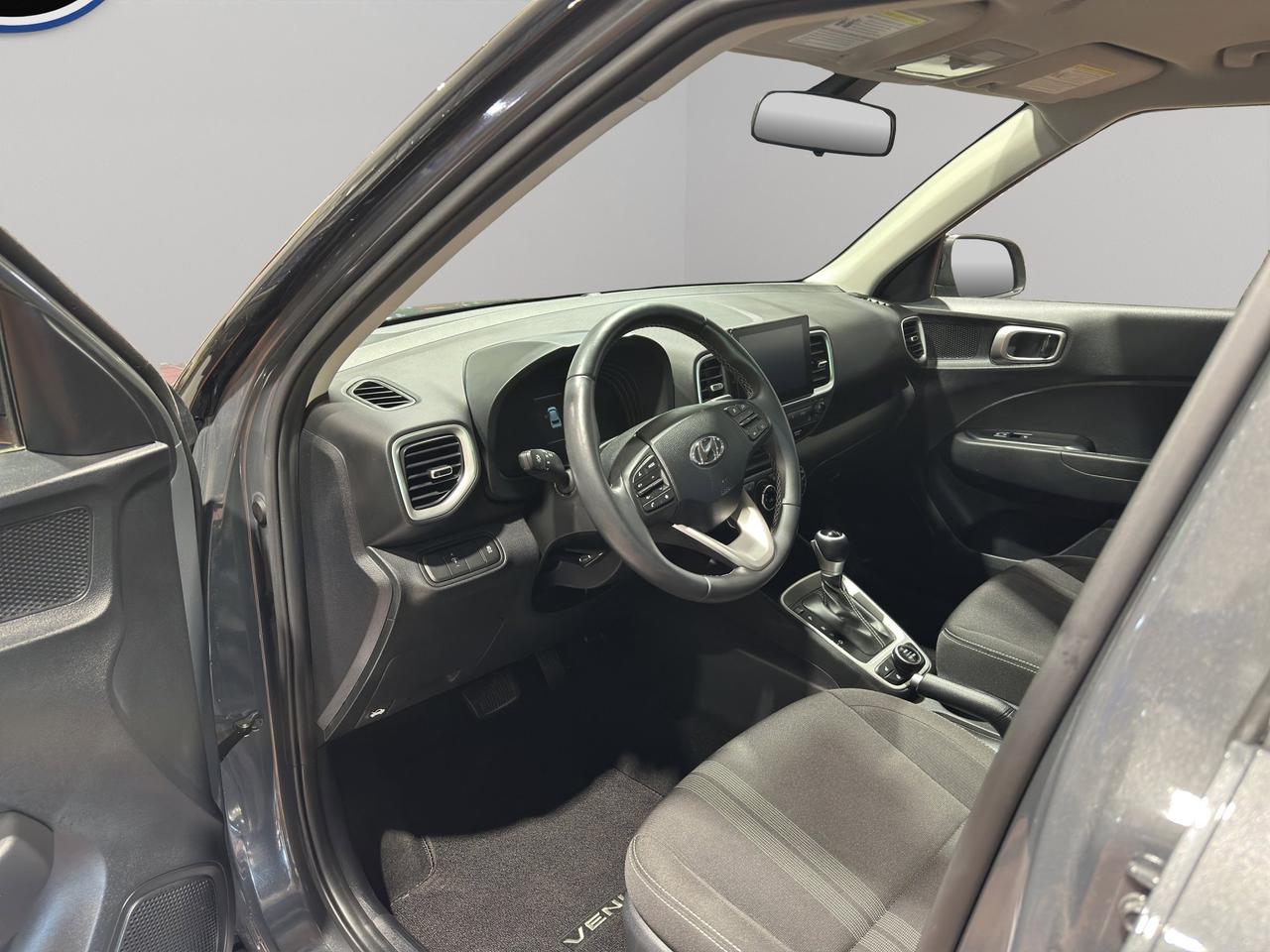 2024 Hyundai Venue Preferred | Reverse Cam | Heated Seats Photo