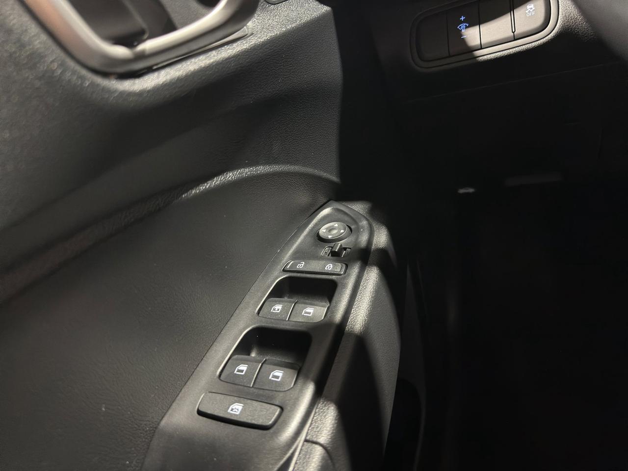 2024 Hyundai Venue Preferred | Reverse Cam | Heated Seats Photo