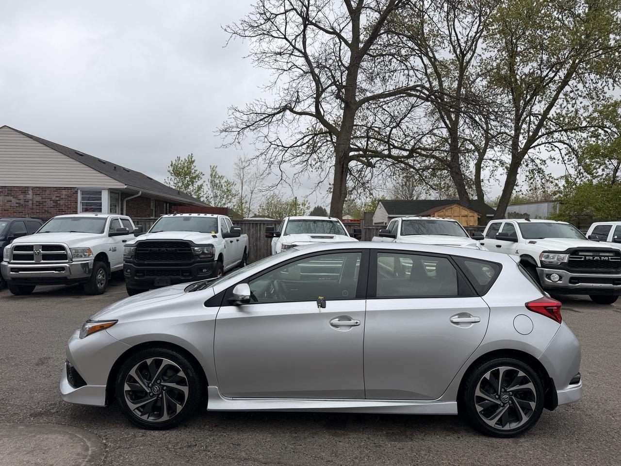 2017 Toyota Corolla iM Very Well Maintained Photo3