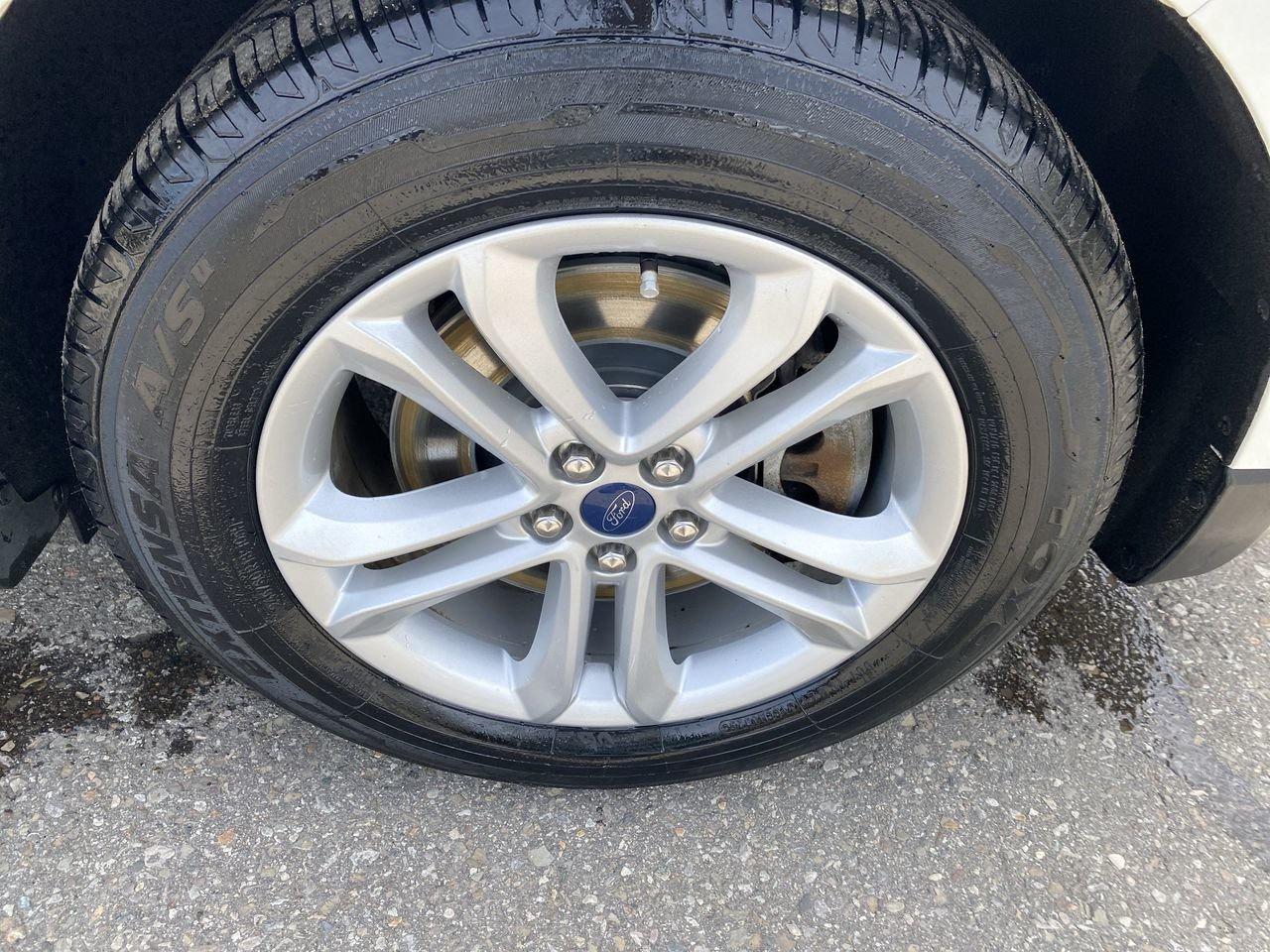 2020 Ford Edge SEL Photo