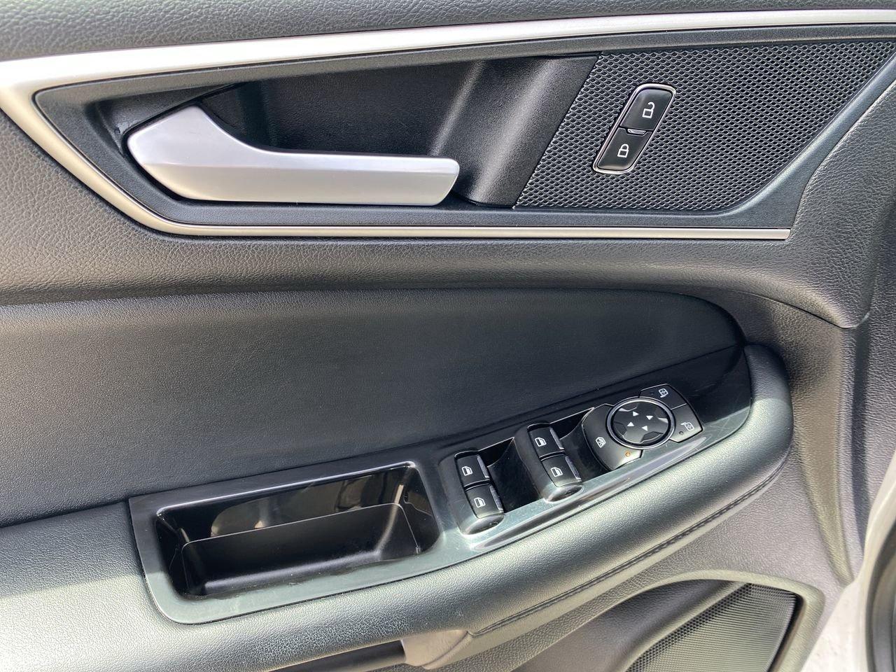 2020 Ford Edge SEL Photo