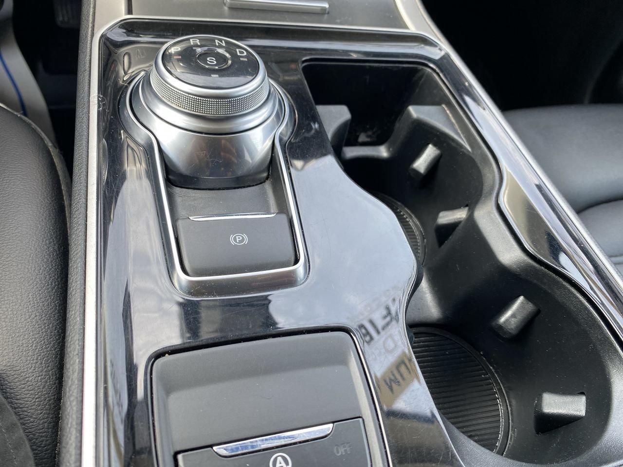2020 Ford Edge SEL Photo