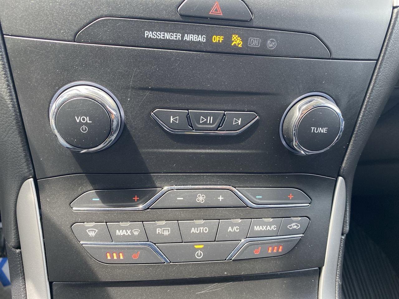 2020 Ford Edge SEL Photo