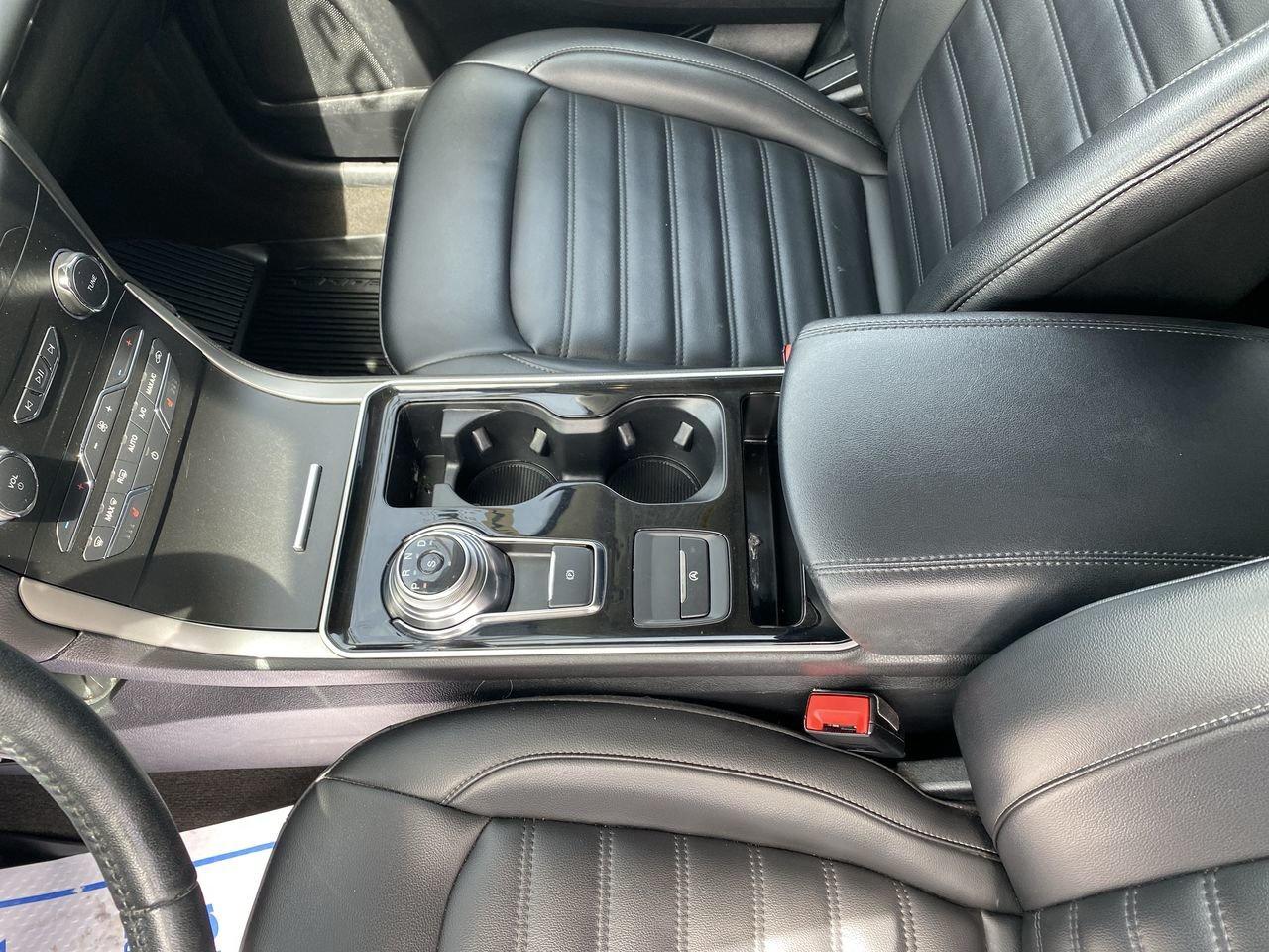 2020 Ford Edge SEL Photo