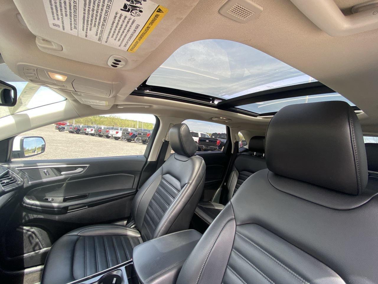 2020 Ford Edge SEL Photo