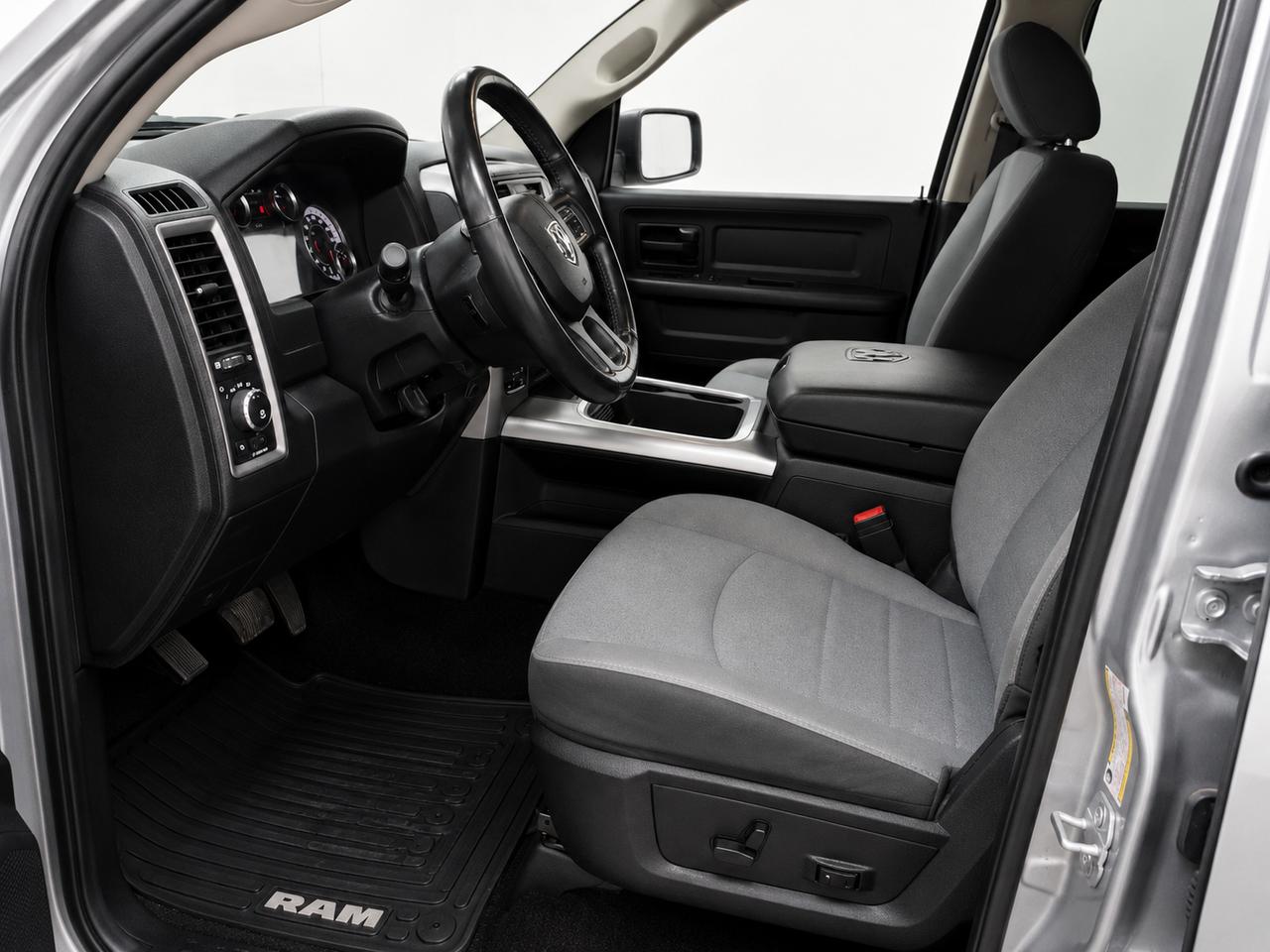2021 RAM 1500 Classic EXPRESS Photo