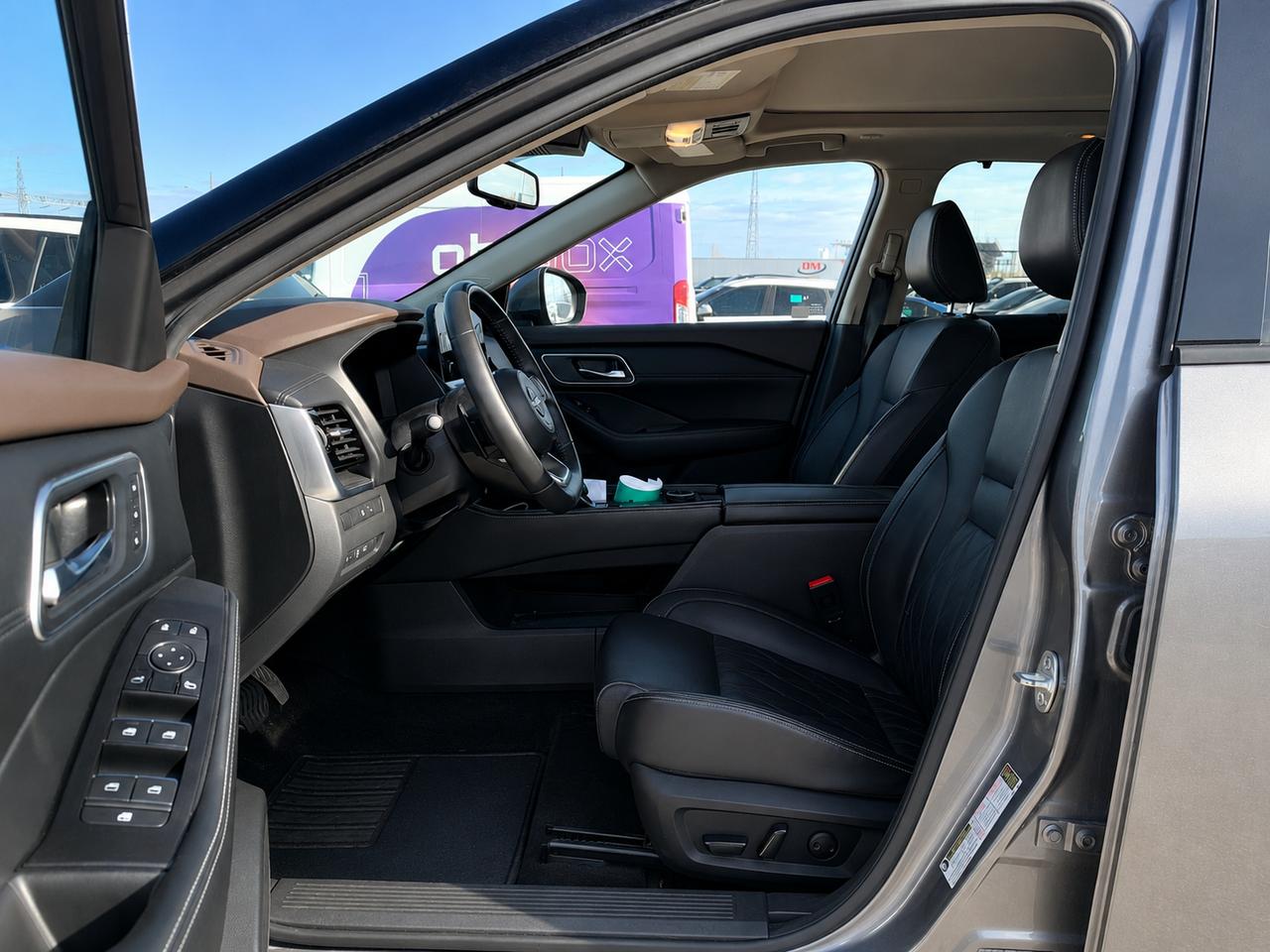 2023 Nissan Rogue Platinum Photo