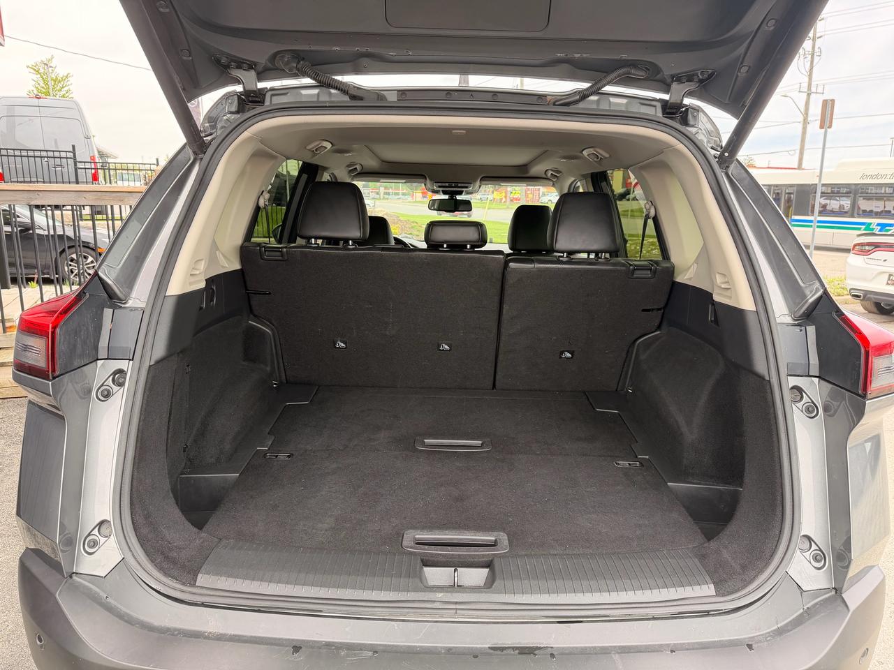 2023 Nissan Rogue Platinum Photo