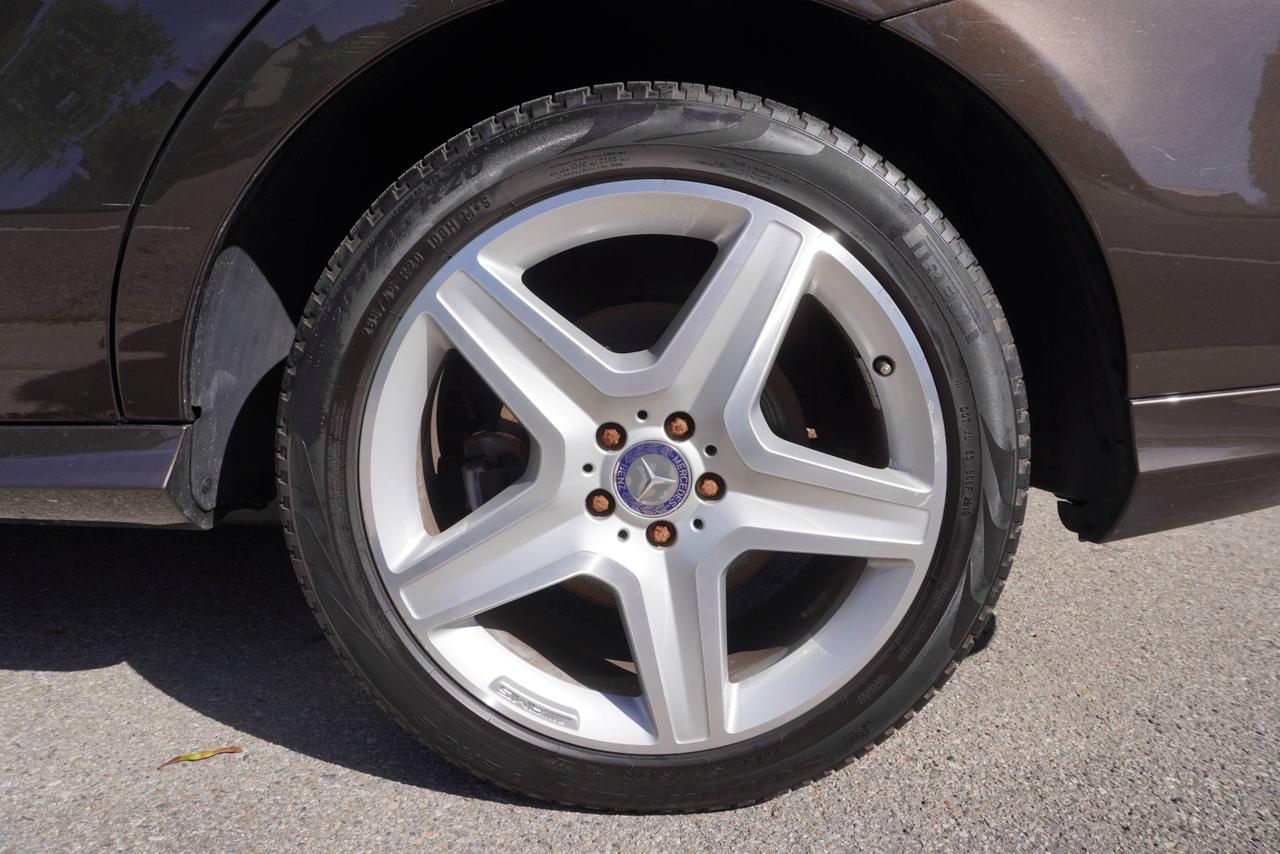 2015 Mercedes-Benz ML-Class ONE OWNER / NO ACCIDENTS / BLUETEC DIESEL / AWD / BUILT TO LAST! Photo