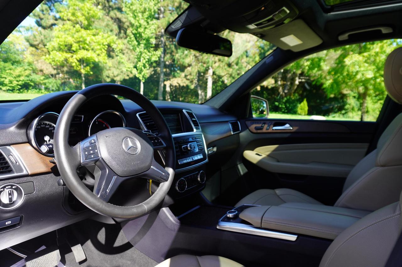 2015 Mercedes-Benz ML-Class ONE OWNER / NO ACCIDENTS / BLUETEC DIESEL / AWD / BUILT TO LAST! Photo