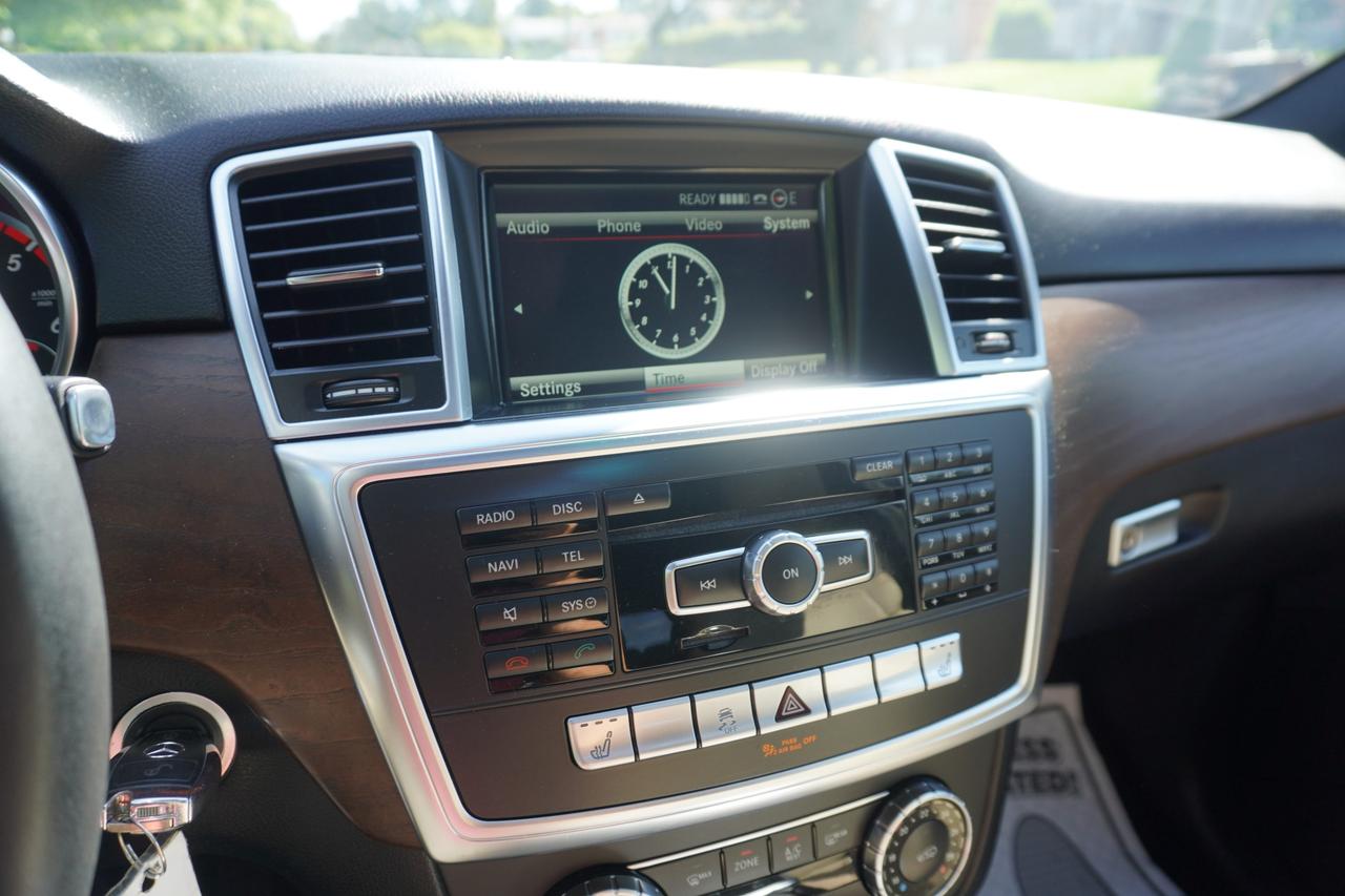 2015 Mercedes-Benz ML-Class ONE OWNER / NO ACCIDENTS / BLUETEC DIESEL / AWD / BUILT TO LAST! Photo