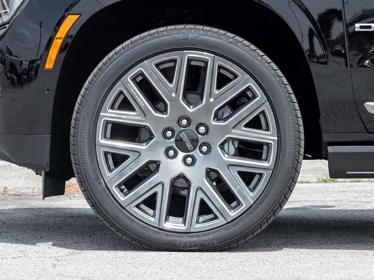 2026 GMC Yukon Denali Ultimate Photo3