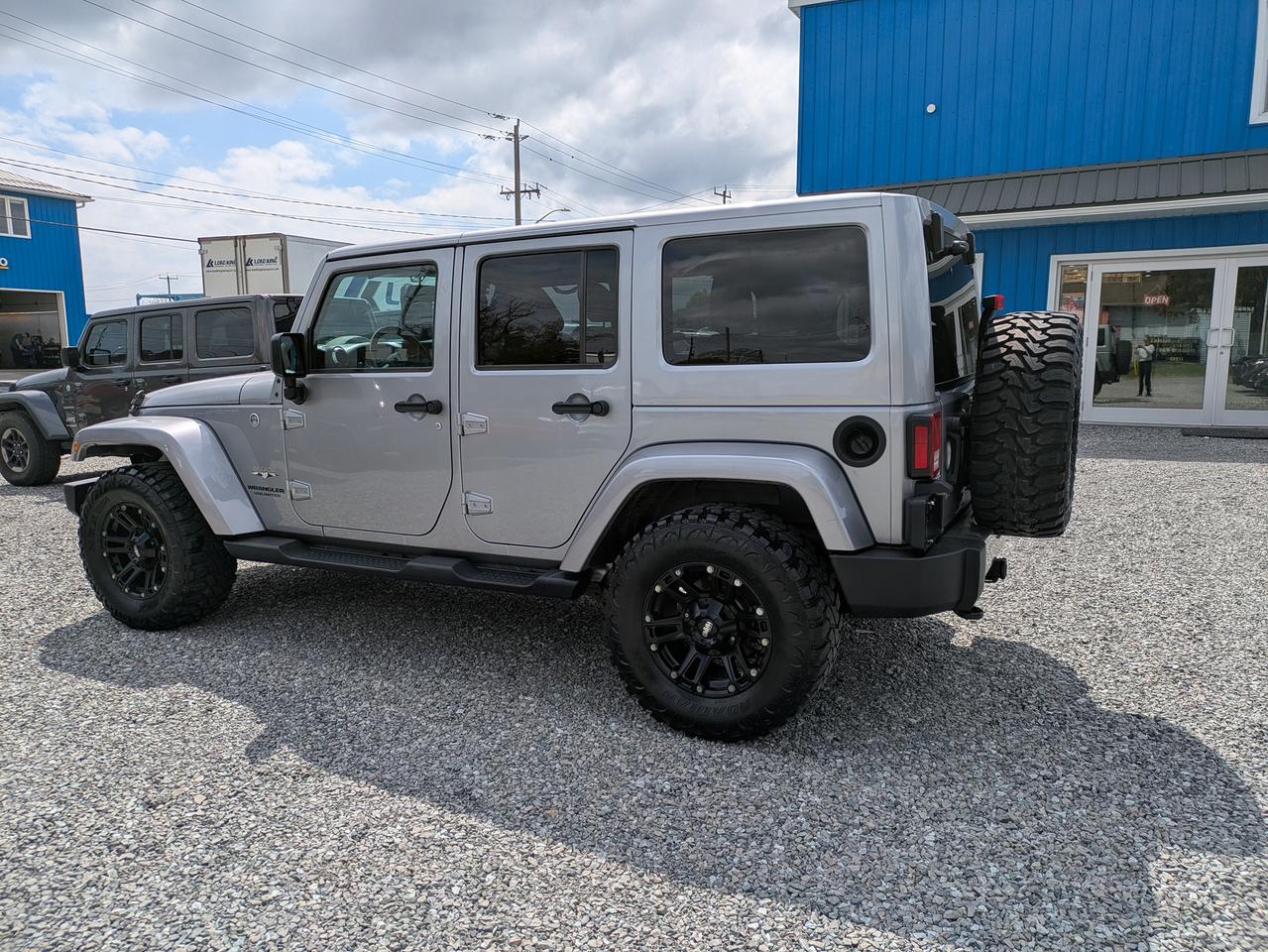 2016 Jeep Wrangler 4WD 4DR SAHARA Photo2