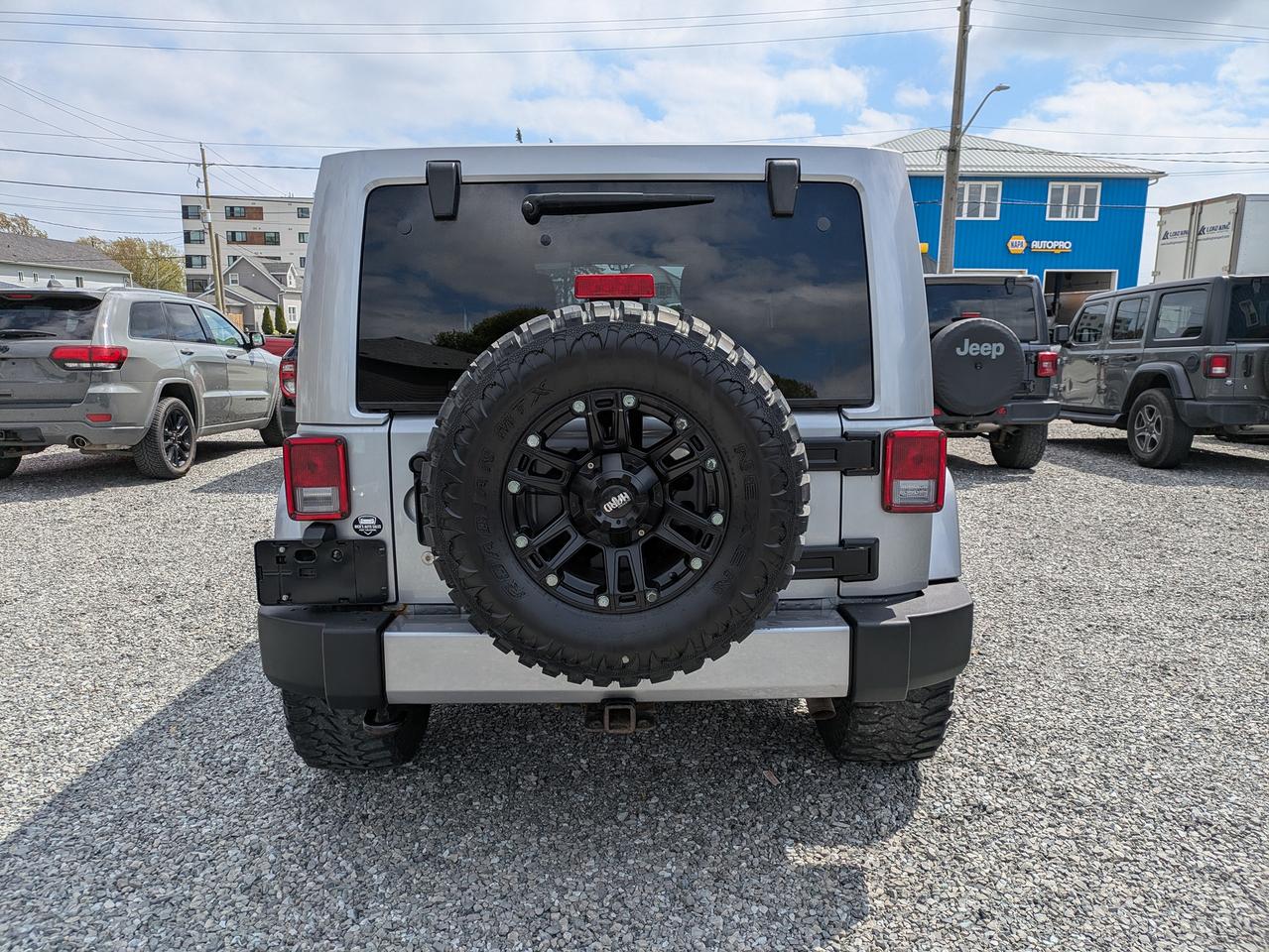 2016 Jeep Wrangler 4WD 4DR SAHARA Photo3