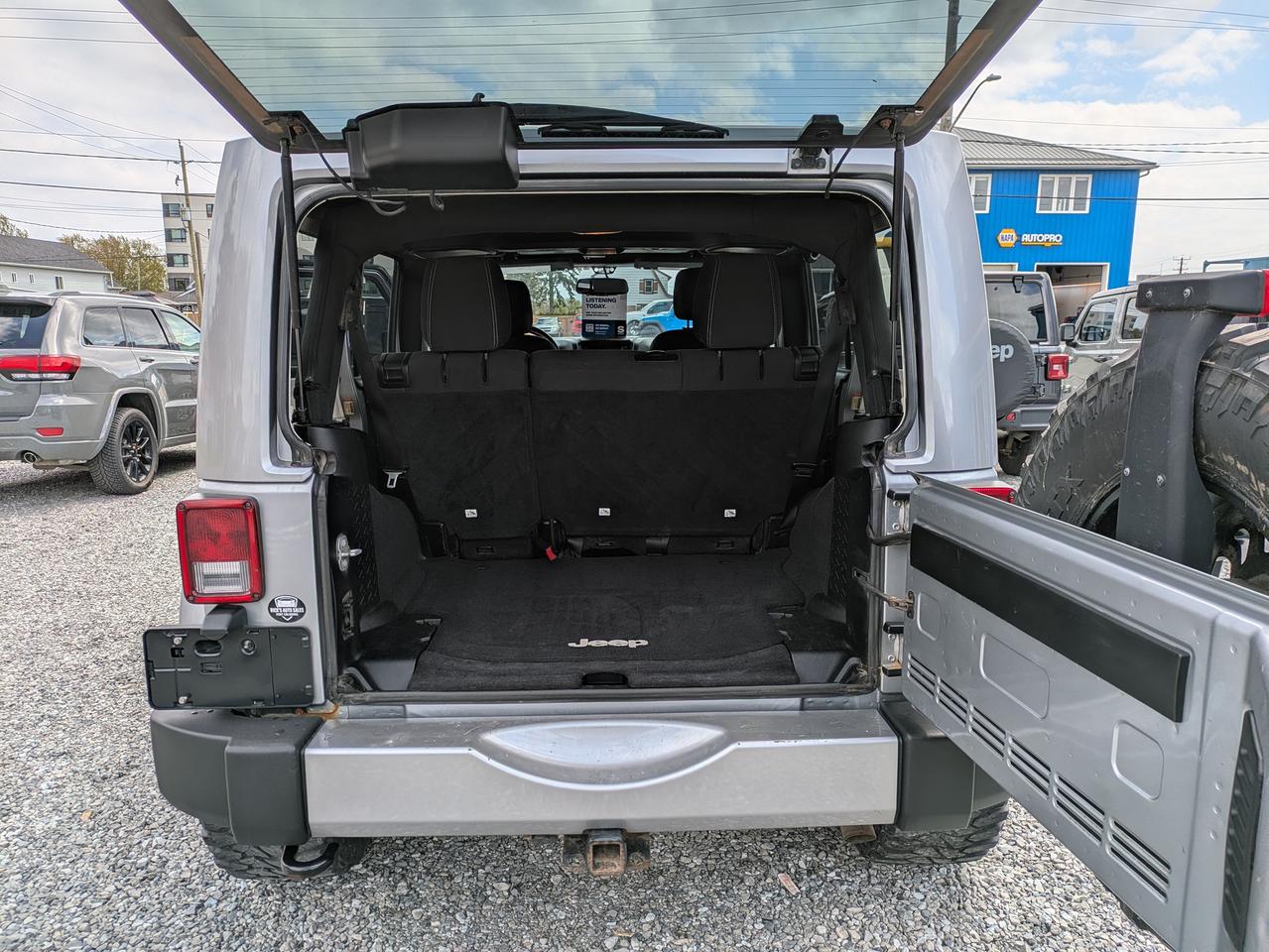 2016 Jeep Wrangler 4WD 4DR SAHARA Photo