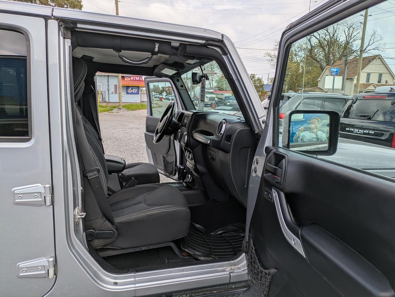 2016 Jeep Wrangler 4WD 4DR SAHARA Photo
