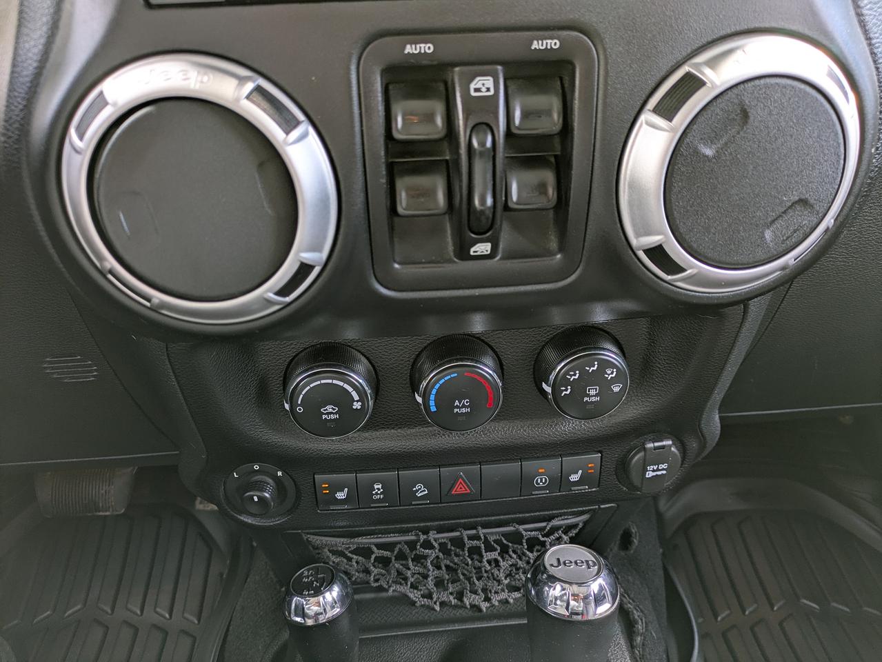 2016 Jeep Wrangler 4WD 4DR SAHARA Photo
