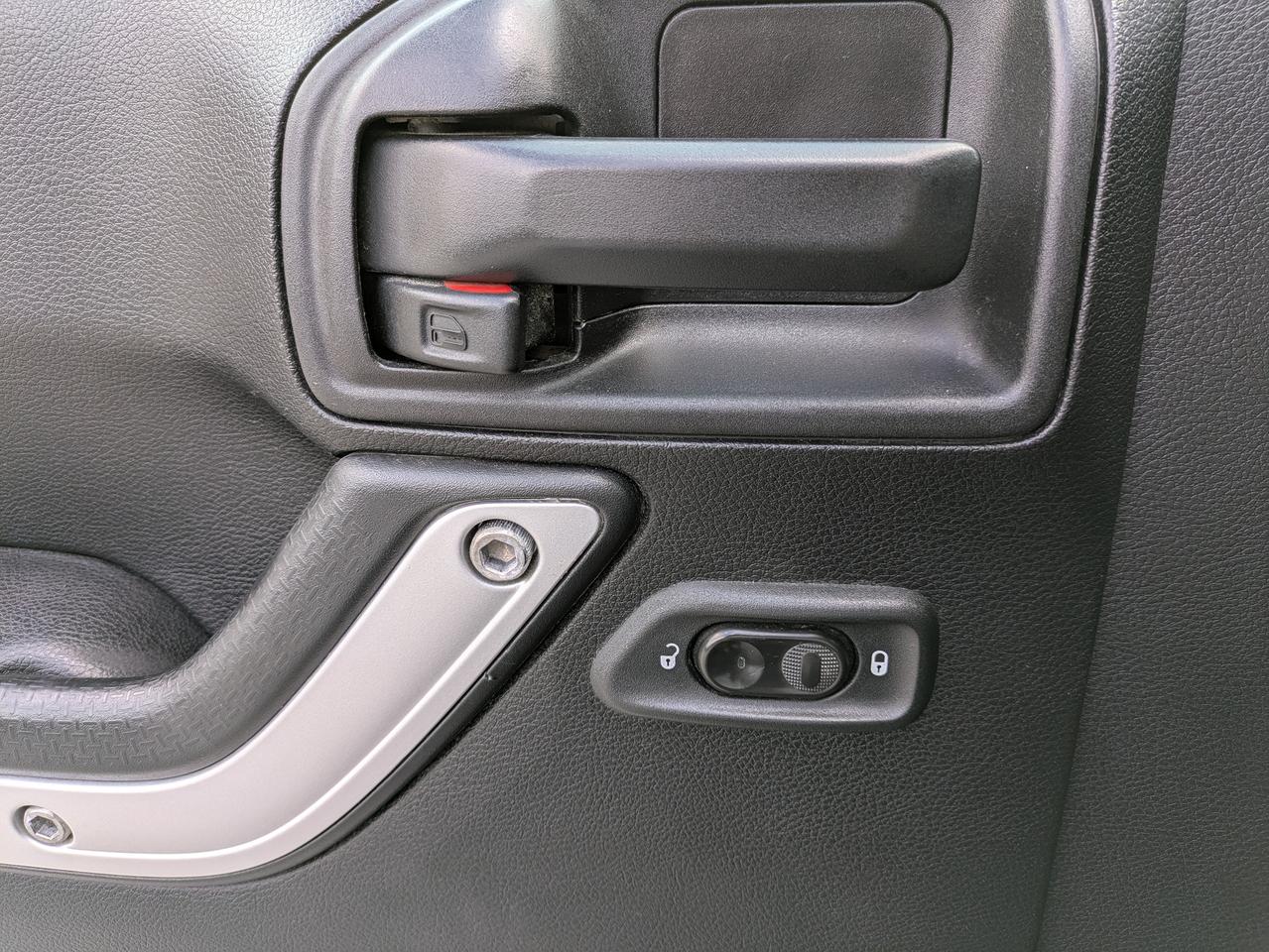 2016 Jeep Wrangler 4WD 4DR SAHARA Photo