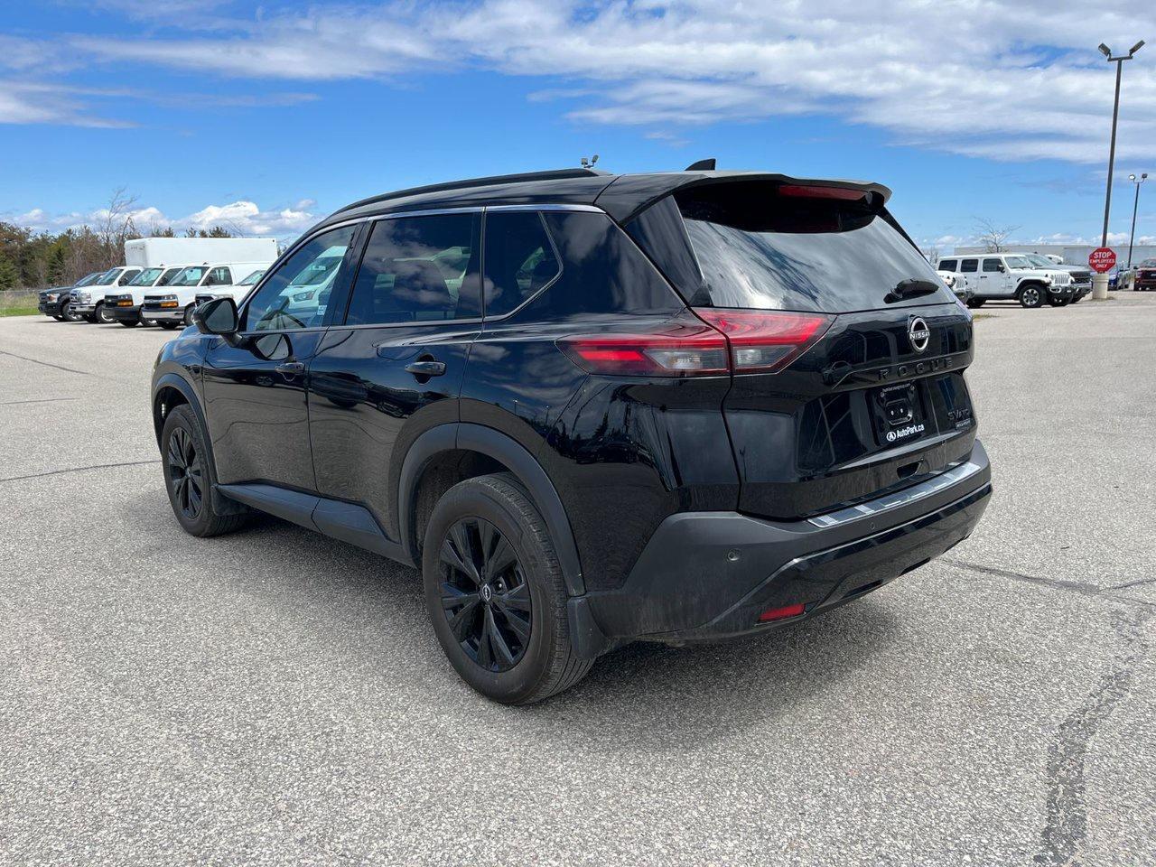 2023 Nissan Rogue AWD SV Midnight Edition Photo