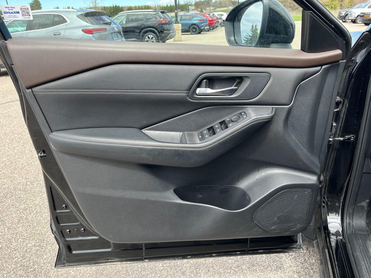 2023 Nissan Rogue AWD SV Midnight Edition Photo