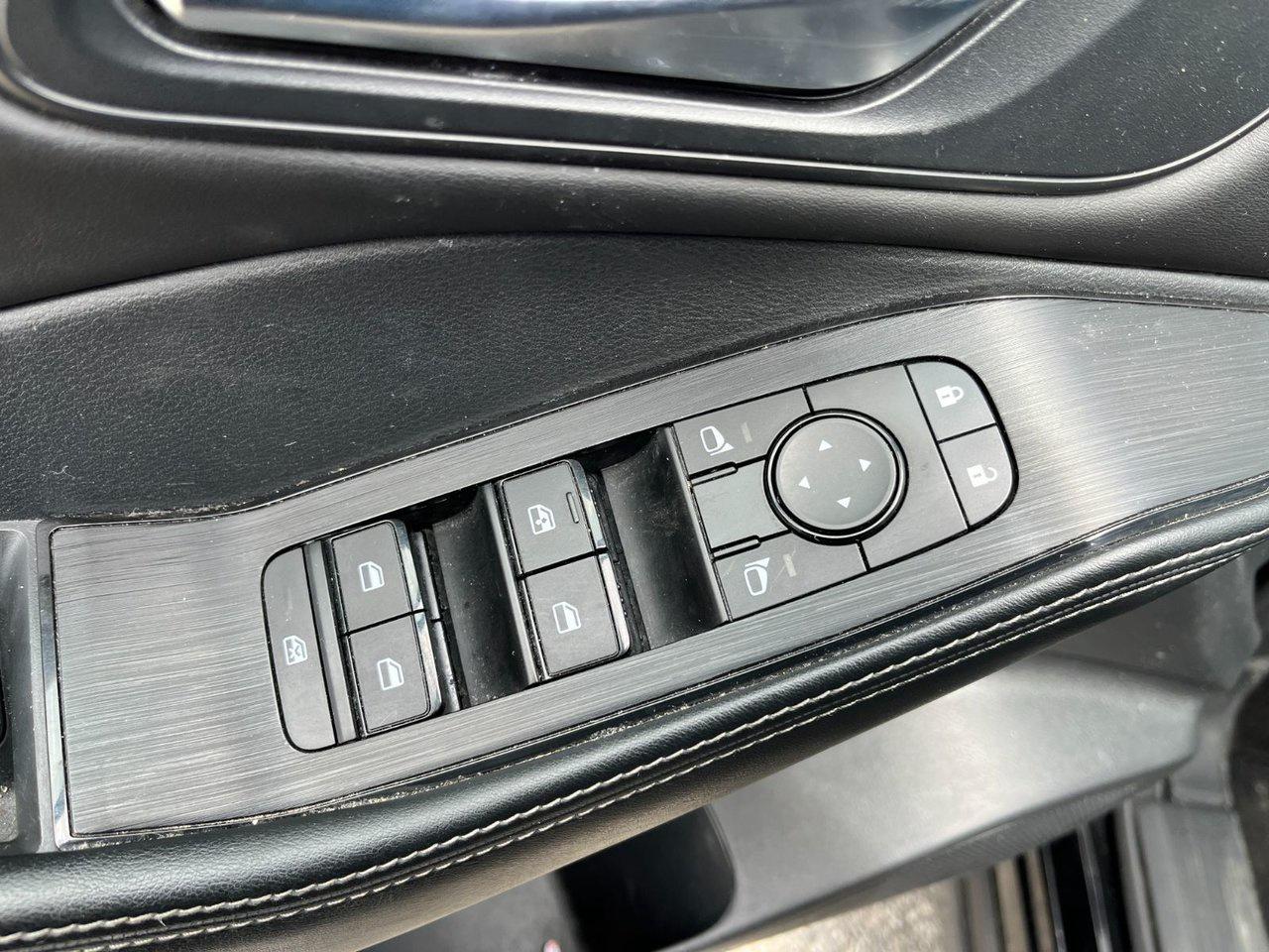 2023 Nissan Rogue AWD SV Midnight Edition Photo
