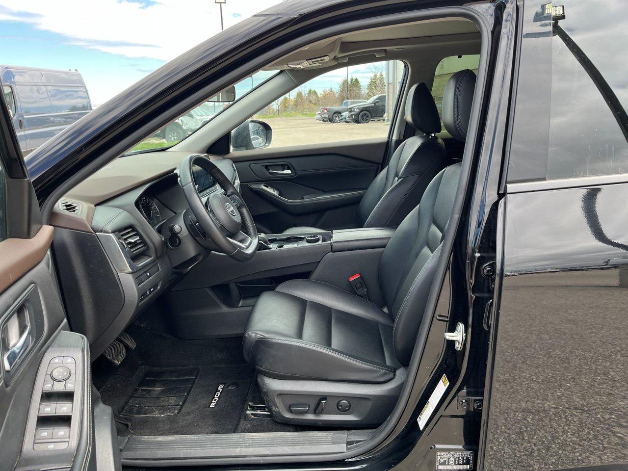 2023 Nissan Rogue AWD SV Midnight Edition Photo